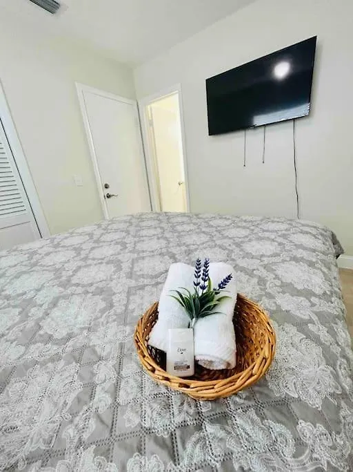 Vintage Family Scape + Heated Pool&Discount Villa Tampa Holiday home