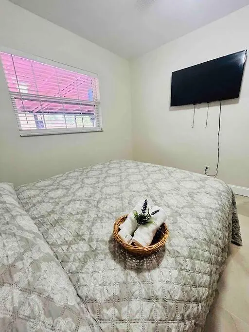 Vintage Family Scape + Heated Pool&Discount Villa Tampa Holiday home