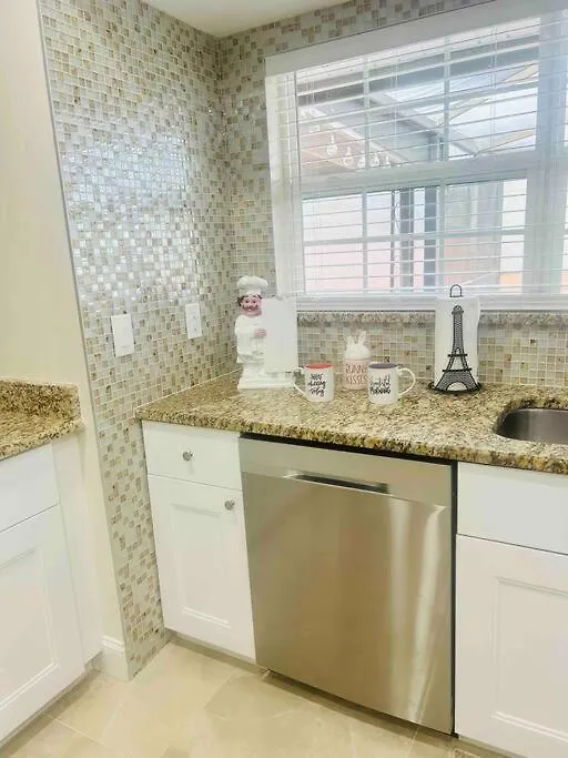 Vintage Family Scape + Heated Pool&Discount Villa Tampa