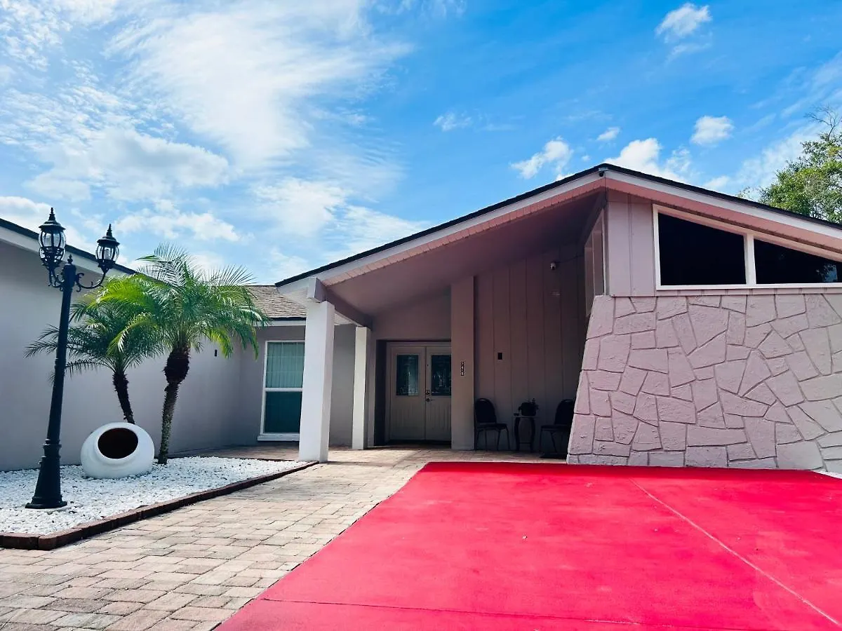 Vintage Family Scape + Heated Pool&Discount Villa Tampa 0*,  United States